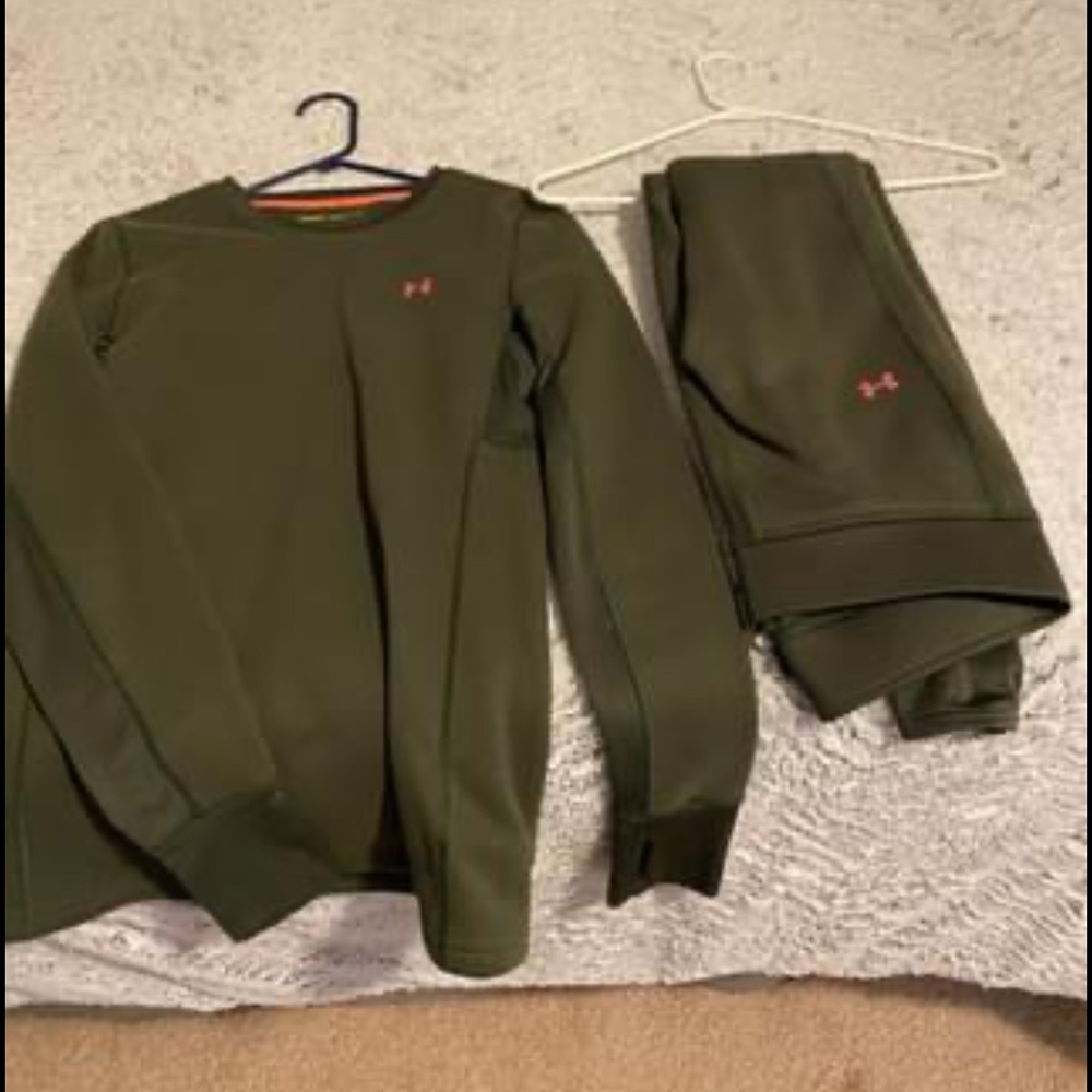Under Armour cold gear set. Scent control